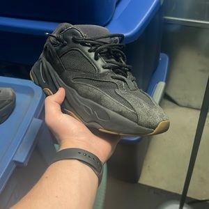AUTHENTIC! yeezy 700